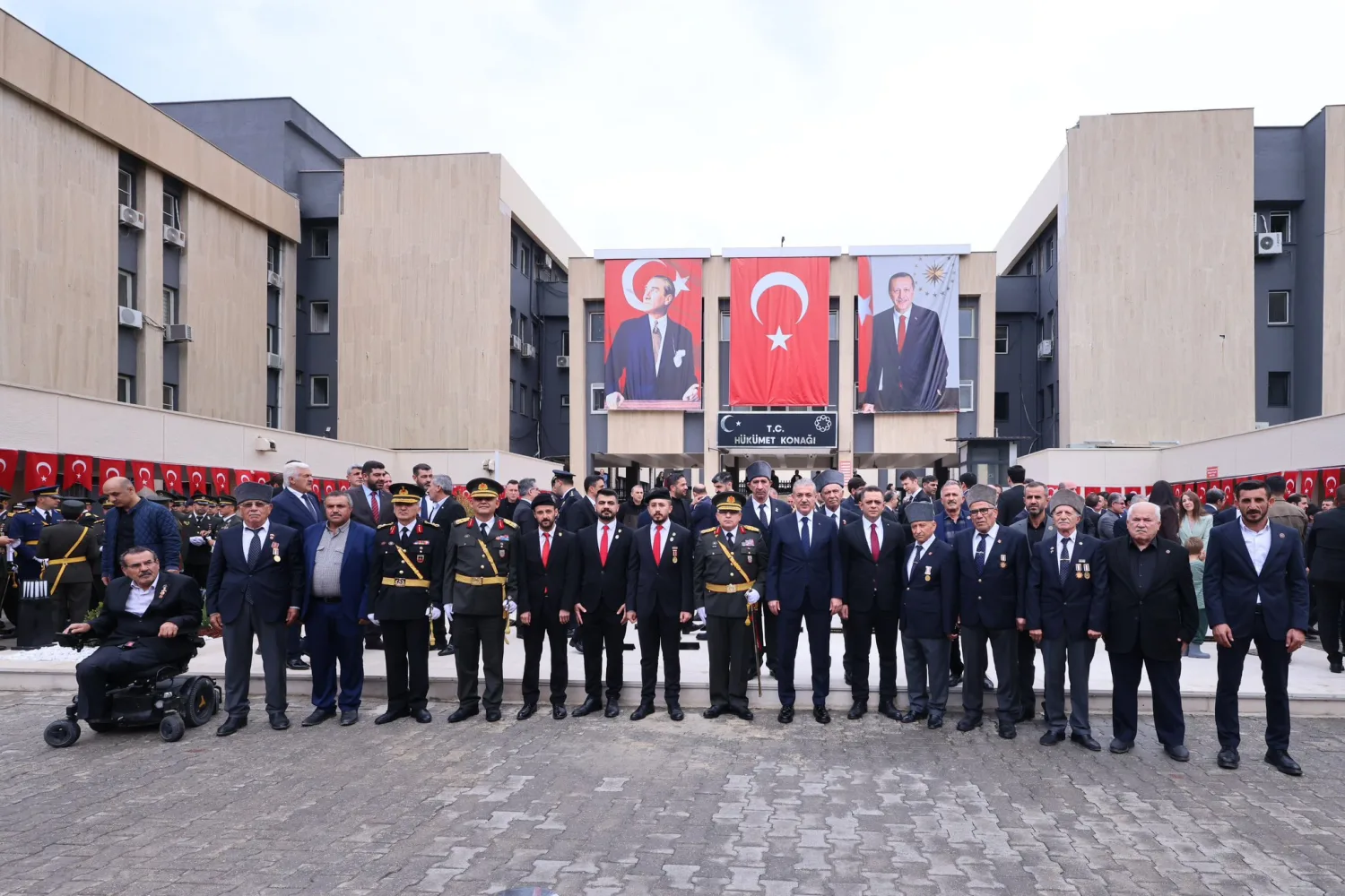 29 Ekim Cumhuriyet Bayramı için çelenk sunma töreni düzenlendi