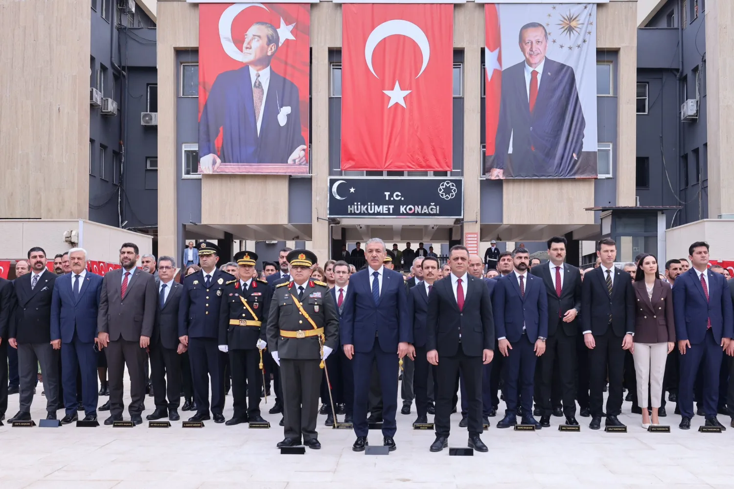 29 Ekim Cumhuriyet Bayramı için çelenk sunma töreni düzenlendi