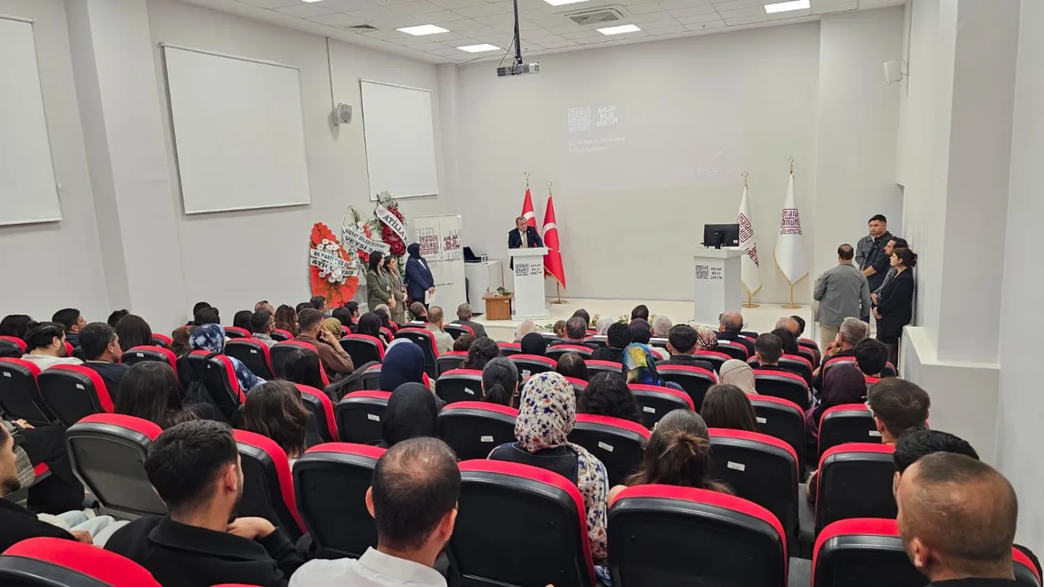 İlk ders Başkan Şahin'den