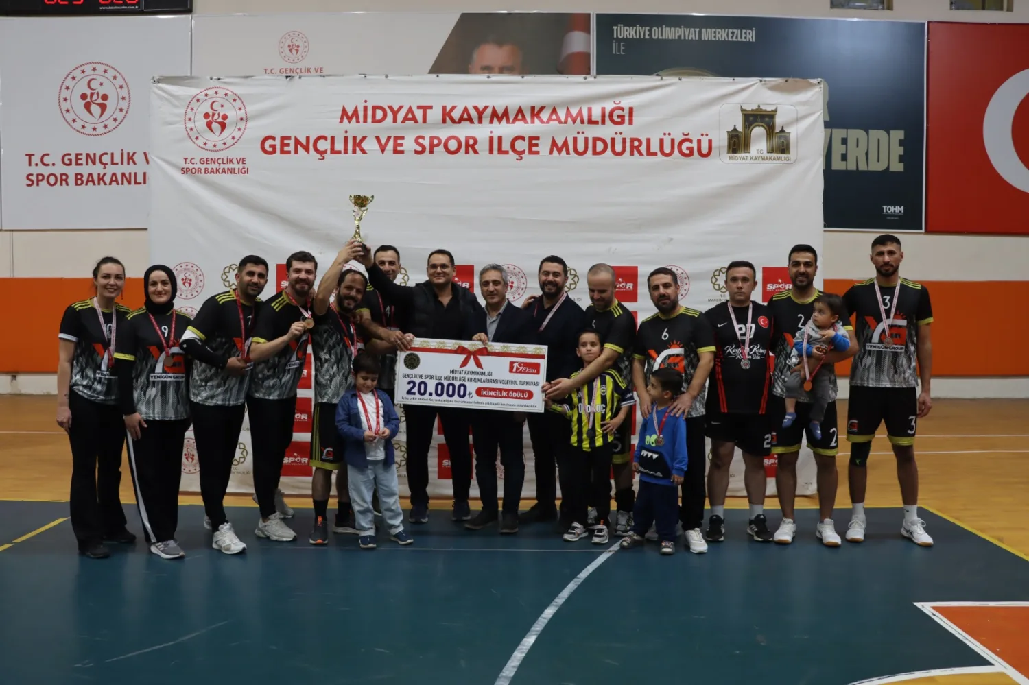 Midyat'ta Cumhuriyet Kupası voleybol turnuvası düzenlendi
