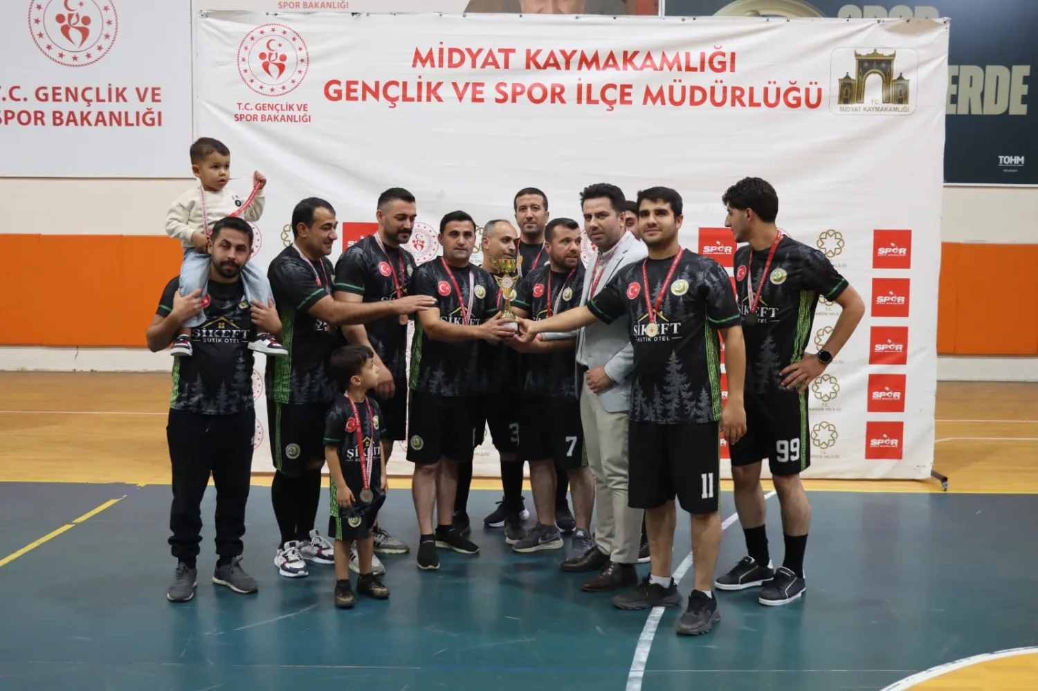 Midyat'ta Cumhuriyet Kupası voleybol turnuvası düzenlendi