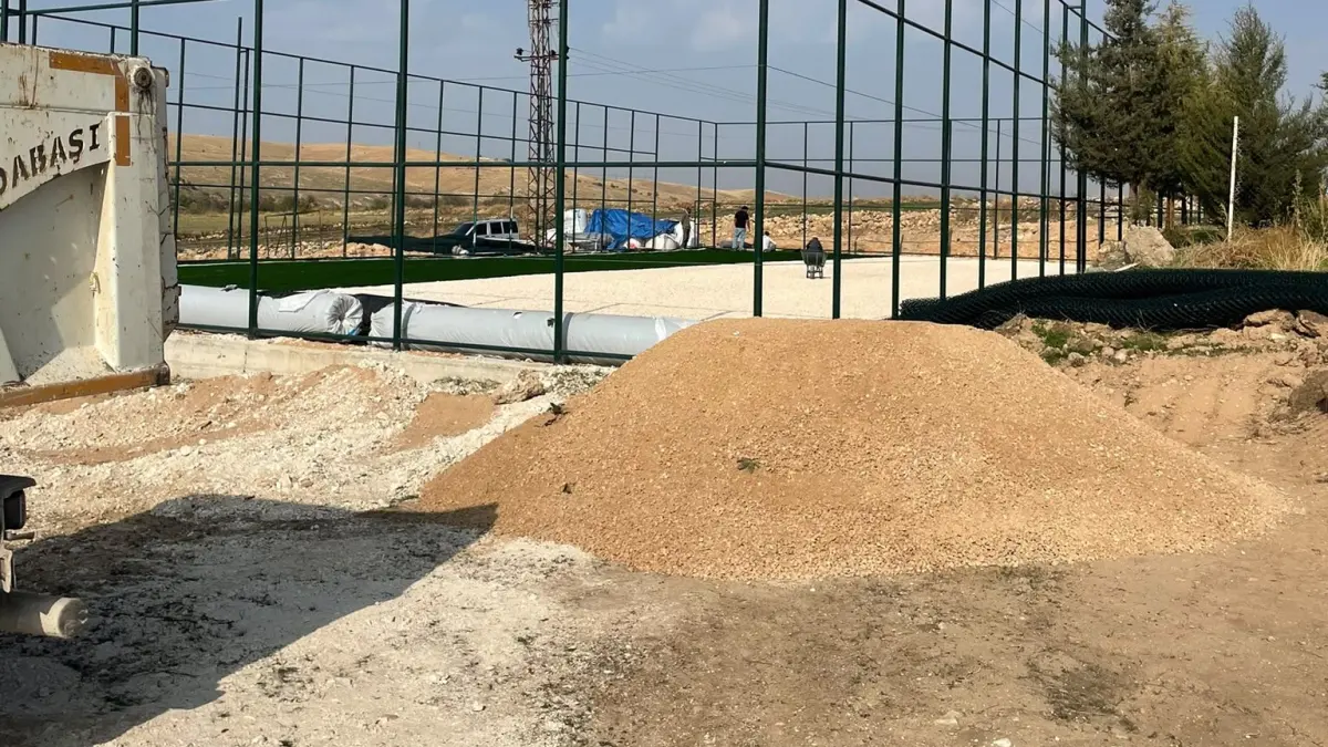 2 mahalleye halı saha müjdesi