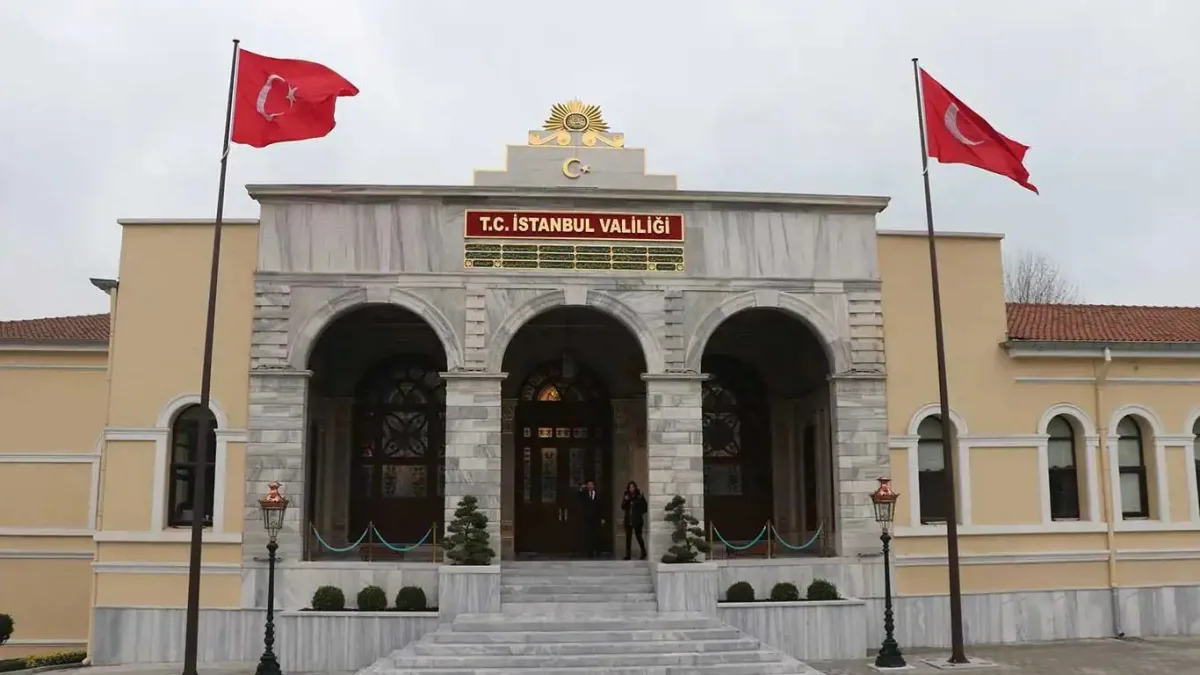 İstanbul'da okul önünde bekçiye saldıran veli ayağından vuruldu
