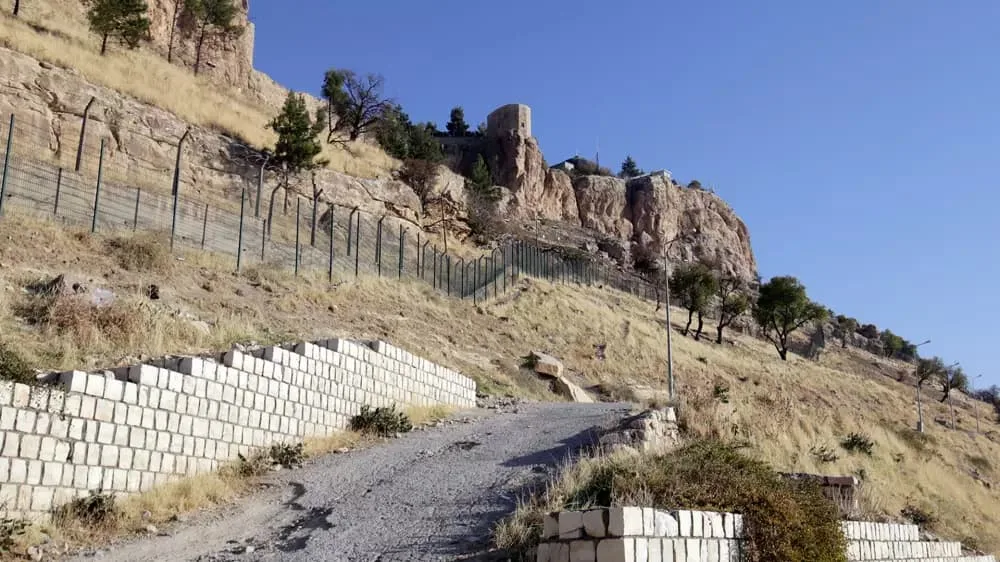 Mardin’de Tarihi Yapılar İçin Restorasyon Çıkmazı! Koruma Kararları Tartışma Yarattı